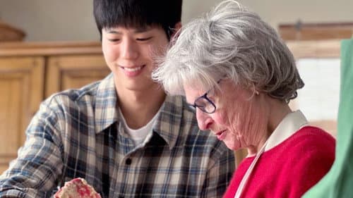 Ruri Bo-gum meets his  parents